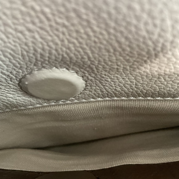 Tory Burch Cream and Brown Shoulder Bag with Gold Accents - Picture 9 of 16